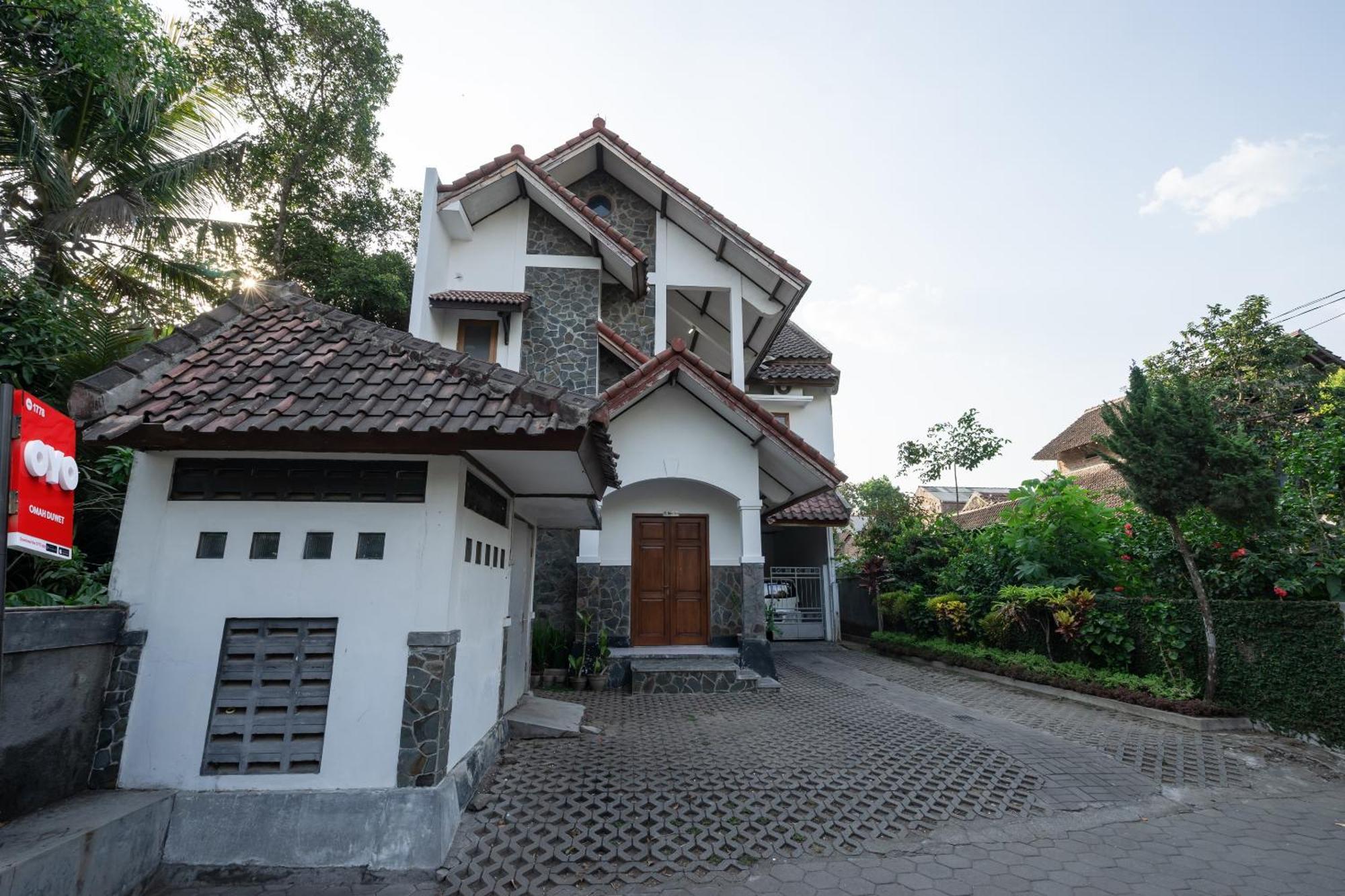 ホテル Oyo 1778 オマー ドゥウェット Beran Kidul エクステリア 写真