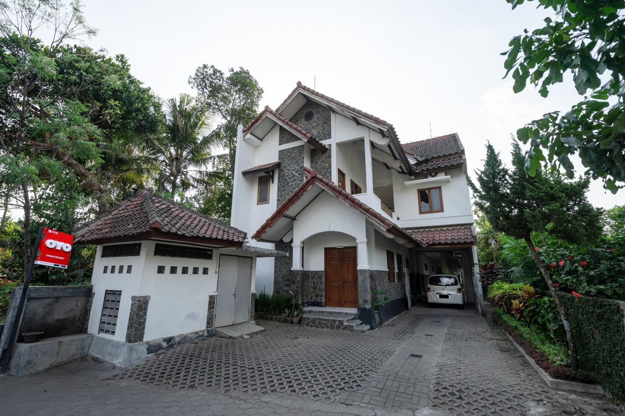 ホテル Oyo 1778 オマー ドゥウェット Beran Kidul エクステリア 写真